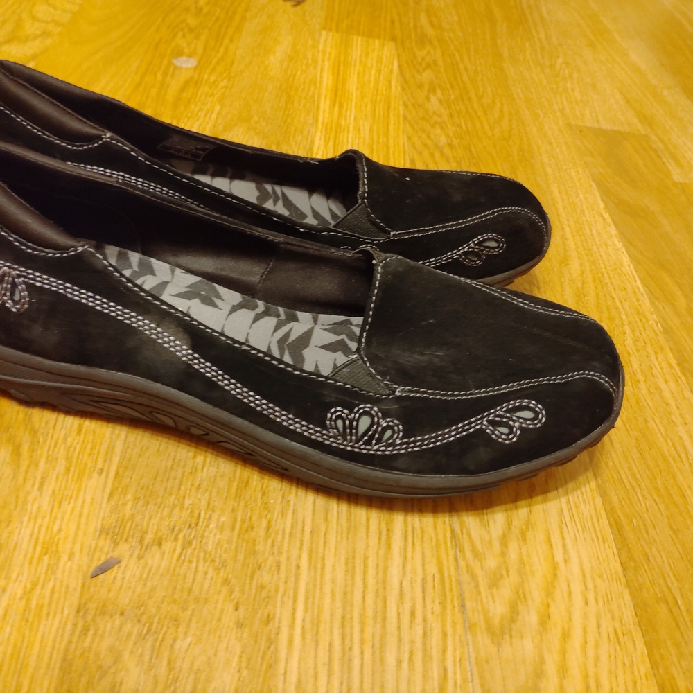 Skechers Black Women's Flats with White Stitching